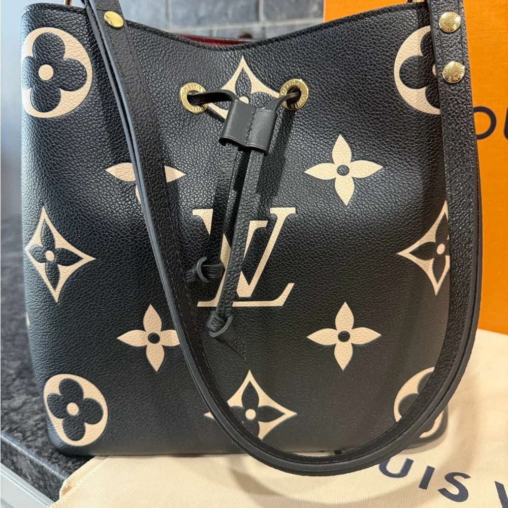 Louis Vuitton Bi-Color NeoNoe MM - Picture 3 of 13